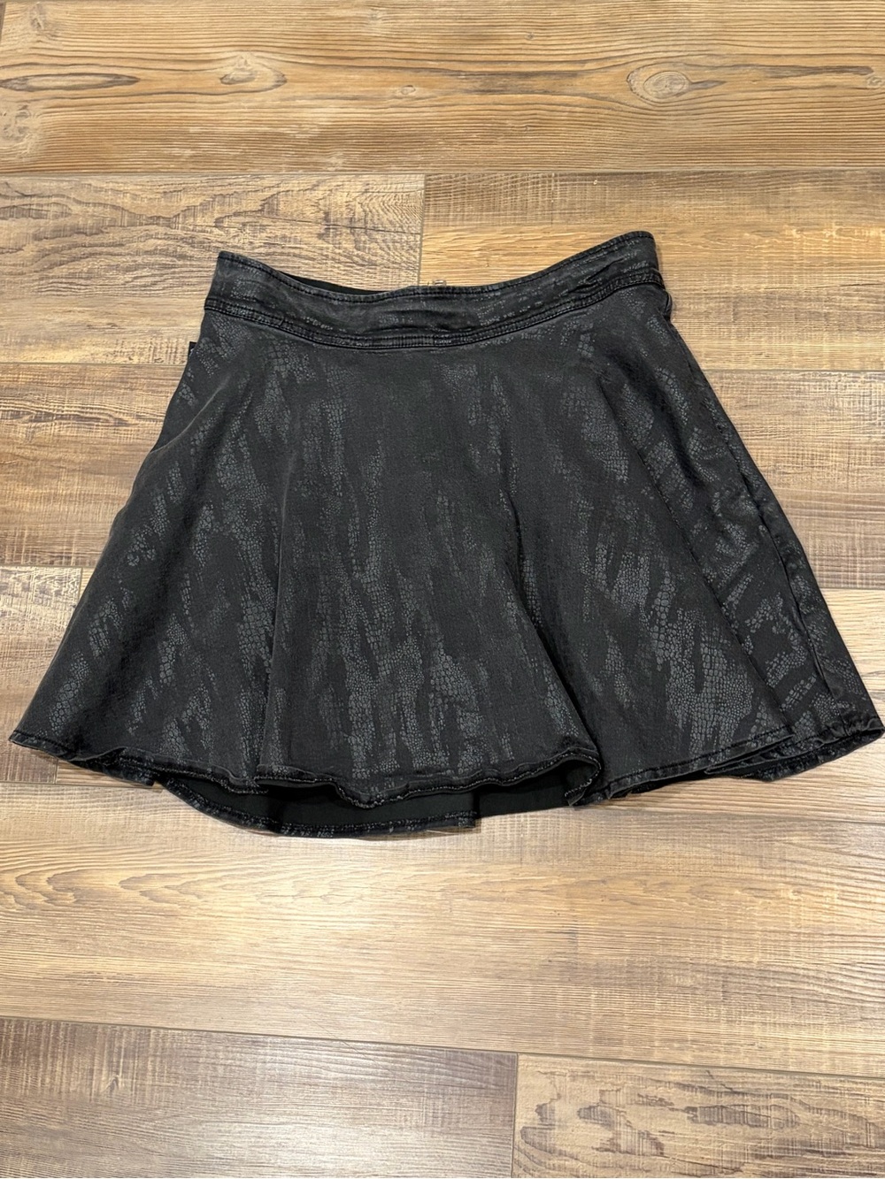 Rock & Republic Black Snakeskin Textured Skirt Zipper Back